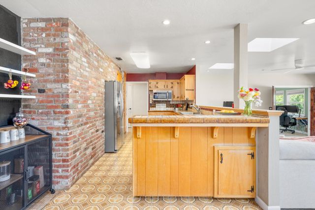 3934 Happy Rd, Loomis, CA 95650