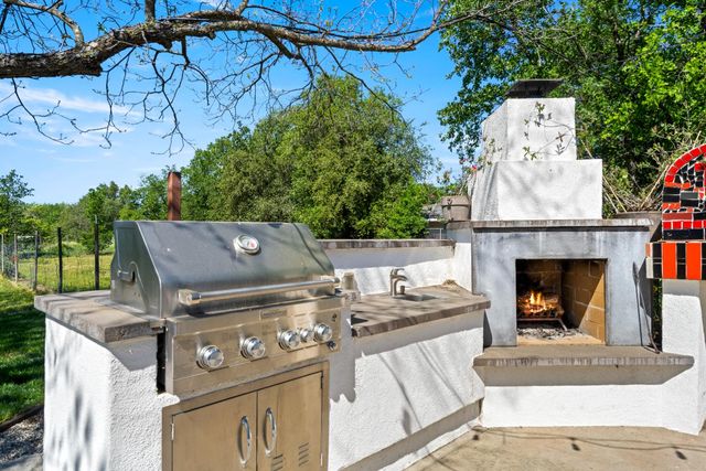 3934 Happy Rd, Loomis, CA 95650