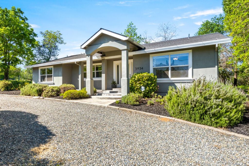 3934 Happy Rd, Loomis, CA 95650