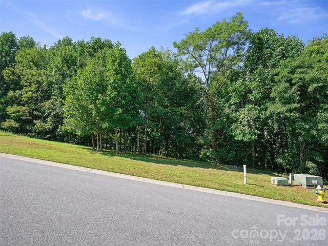 95 Deep Valley Lane, Hendersonville, NC 28791
