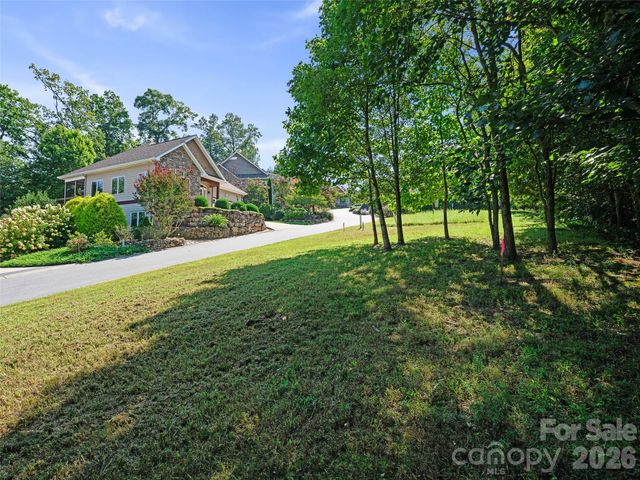 95 Deep Valley Lane, Hendersonville, NC 28791