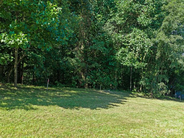 95 Deep Valley Lane, Hendersonville, NC 28791