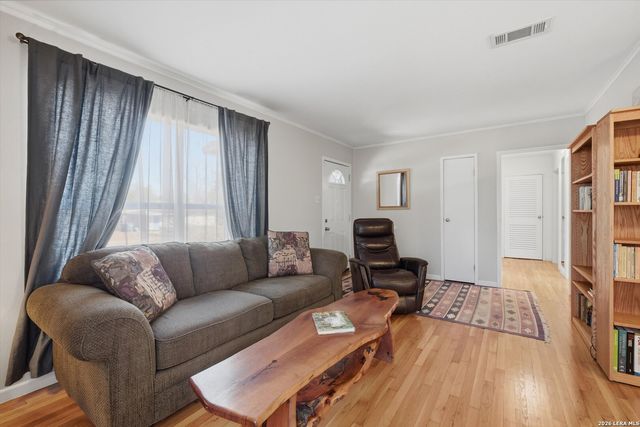 702 Sumner Dr, San Antonio, TX 78209