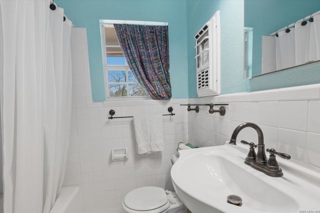 702 Sumner Dr, San Antonio, TX 78209