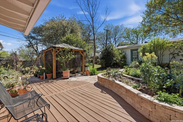 702 Sumner Dr, San Antonio, TX 78209