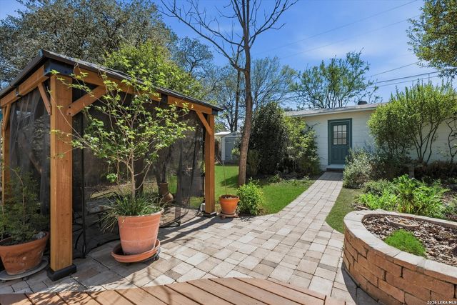 702 Sumner Dr, San Antonio, TX 78209