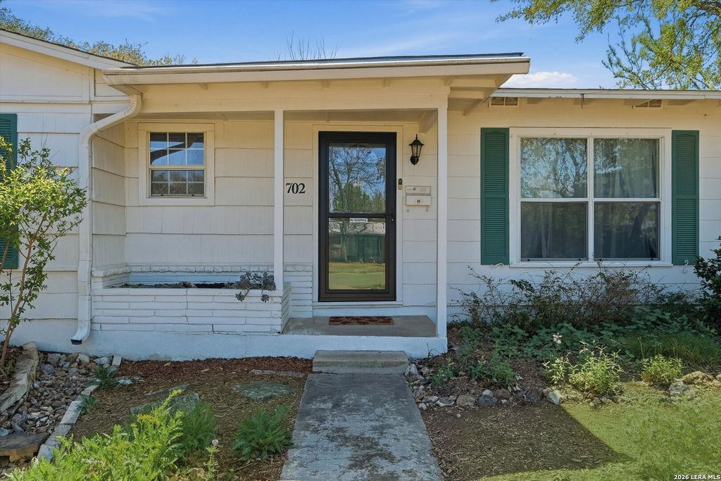 702 Sumner Dr, San Antonio, TX 78209