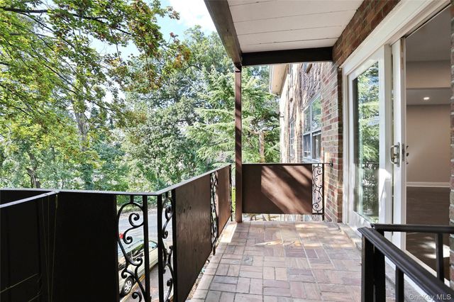 242 Kearsing Parkway D, Monsey, NY 10952