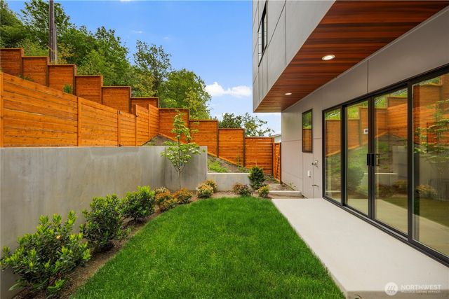 5248 23rd Avenue SW, Seattle, WA 98106