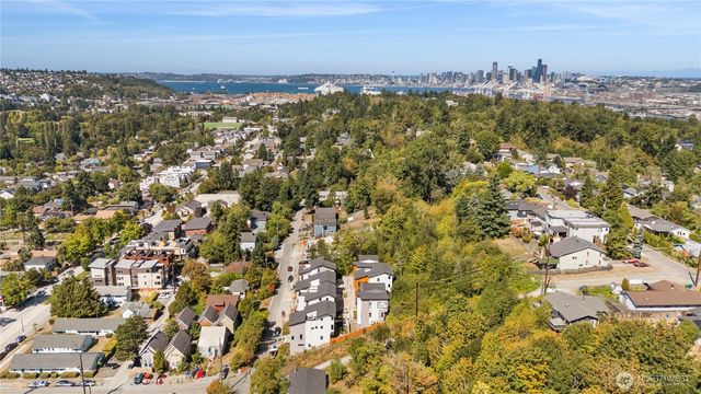 5248 23rd Avenue SW, Seattle, WA 98106