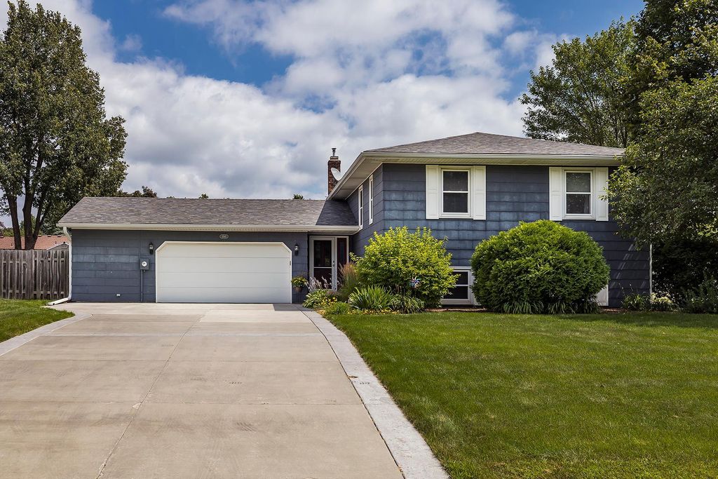 3565 Gresham Avenue N, Oakdale, MN 55128