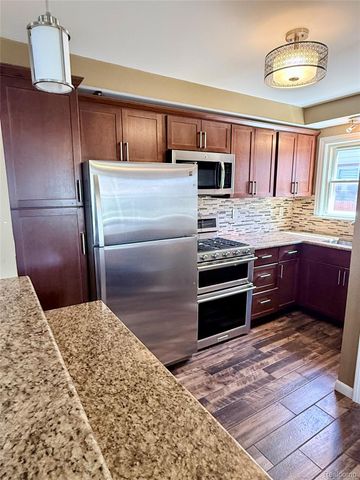 252 W Rutgers Avenue, Pontiac, MI 48340