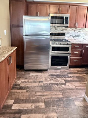 252 W Rutgers Avenue, Pontiac, MI 48340