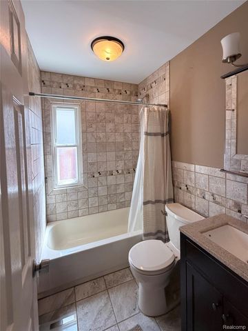 252 W Rutgers Avenue, Pontiac, MI 48340