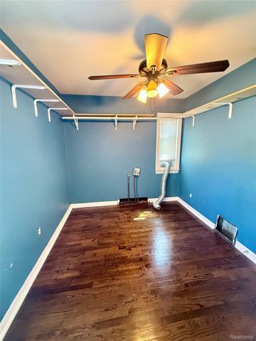 252 W Rutgers Avenue, Pontiac, MI 48340