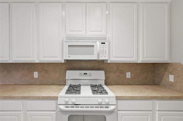 51 E Stedhill Loop, The Woodlands, TX 77384