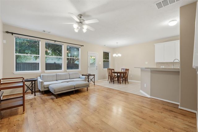 51 E Stedhill Loop, The Woodlands, TX 77384