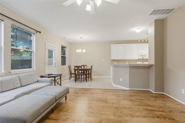 51 E Stedhill Loop, The Woodlands, TX 77384