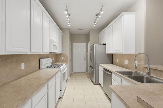 51 E Stedhill Loop, The Woodlands, TX 77384