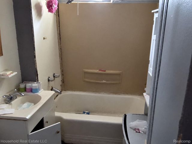 18581 Goddard Street, Detroit, MI 48234