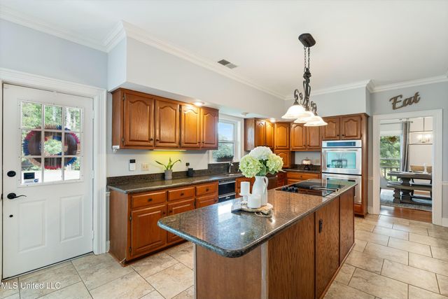 2140 Rader Creek Road, Sarah, MS 38665