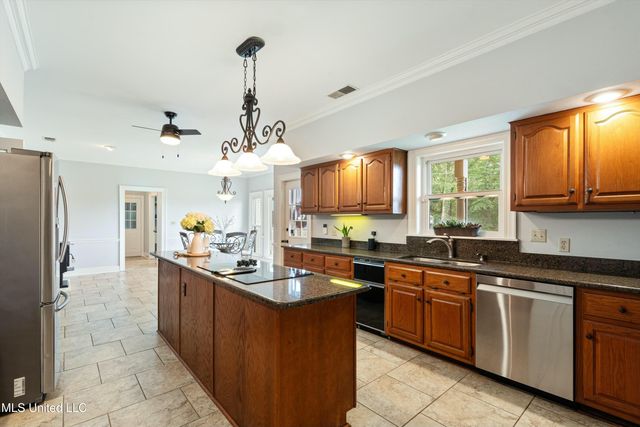 2140 Rader Creek Road, Sarah, MS 38665