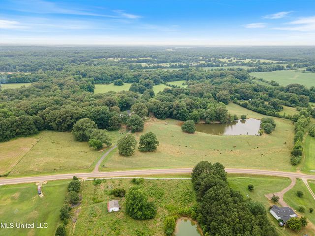 2140 Rader Creek Road, Sarah, MS 38665