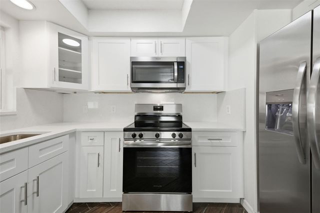 1065 FOXWOOD DRIVE, Lutz, FL 33549