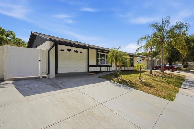 1065 FOXWOOD DRIVE, Lutz, FL 33549