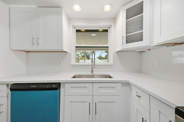 1065 FOXWOOD DRIVE, Lutz, FL 33549