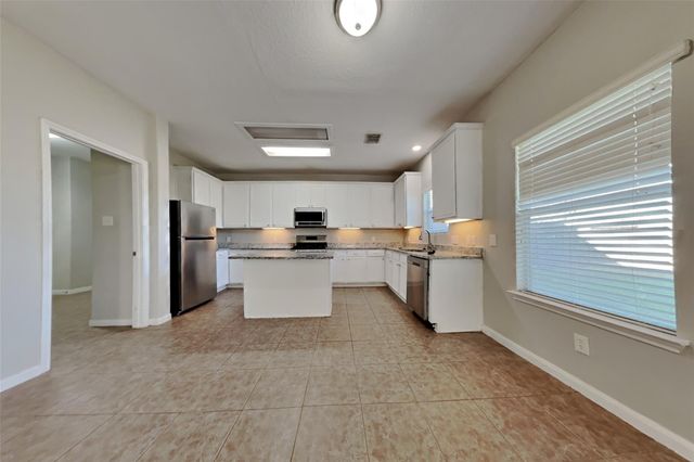 2831 Wild Oak Park Drive, Conroe, TX 77385