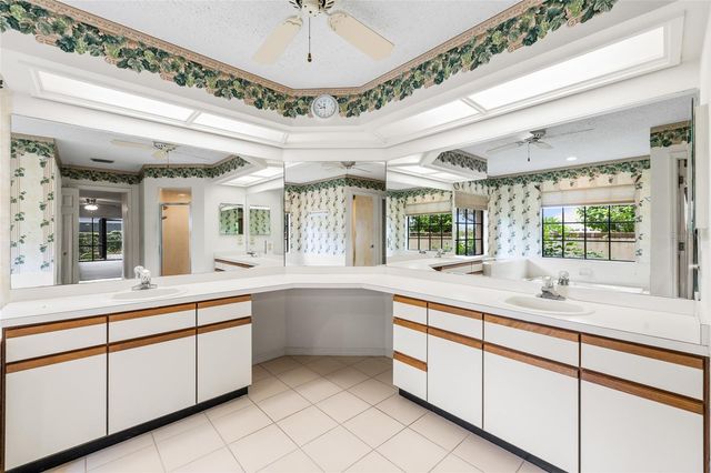 2555 MASON OAKS DRIVE, Valrico, FL 33596