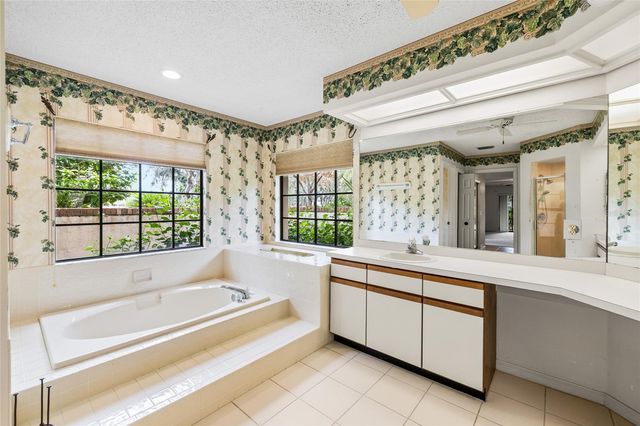 2555 MASON OAKS DRIVE, Valrico, FL 33596