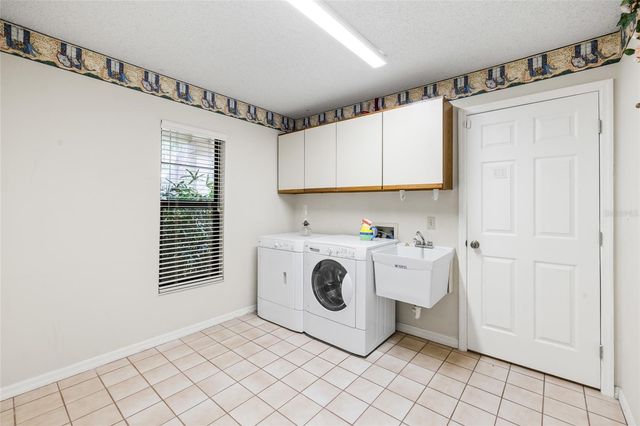 2555 MASON OAKS DRIVE, Valrico, FL 33596