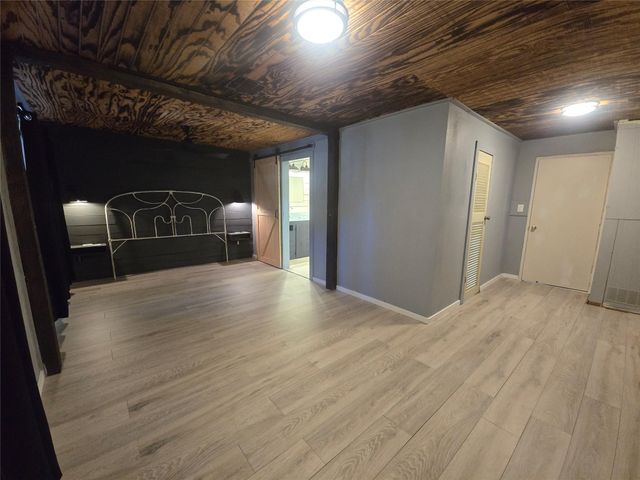 1045 Vine Drive, Angleton, TX 77515