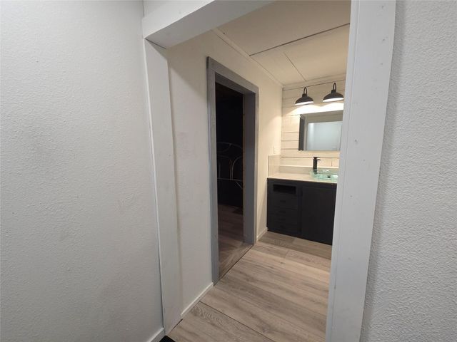 1045 Vine Drive, Angleton, TX 77515