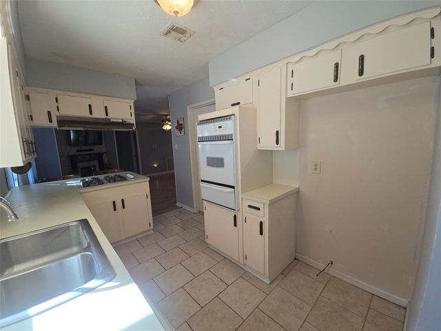 1045 Vine Drive, Angleton, TX 77515