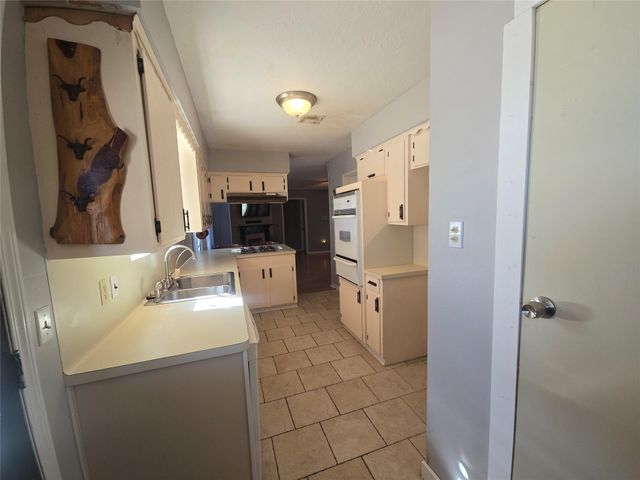 1045 Vine Drive, Angleton, TX 77515