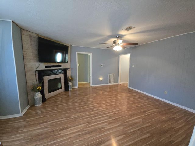 1045 Vine Drive, Angleton, TX 77515