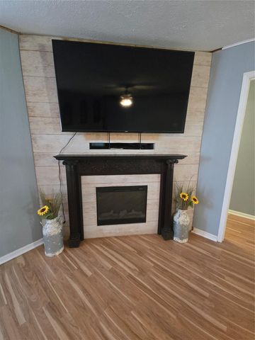 1045 Vine Drive, Angleton, TX 77515