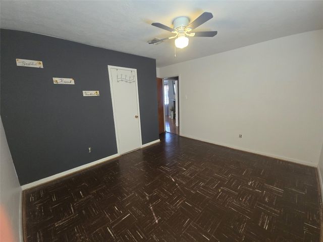 1045 Vine Drive, Angleton, TX 77515