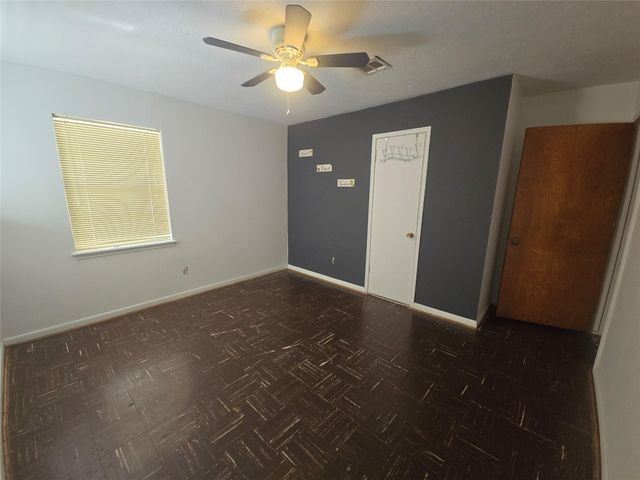 1045 Vine Drive, Angleton, TX 77515