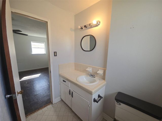 1045 Vine Drive, Angleton, TX 77515