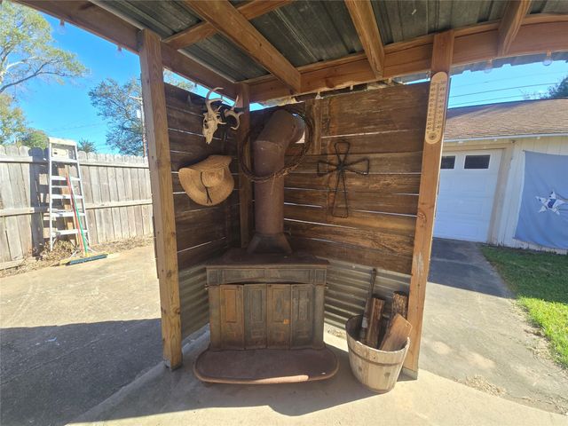 1045 Vine Drive, Angleton, TX 77515