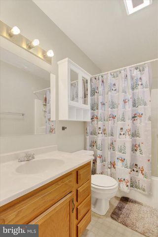 3332 GLEN HOLLOW DR, Dover, PA 17315