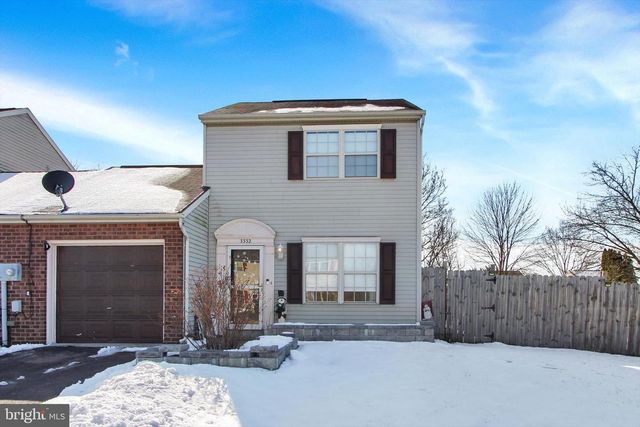 3332 GLEN HOLLOW DR, Dover, PA 17315