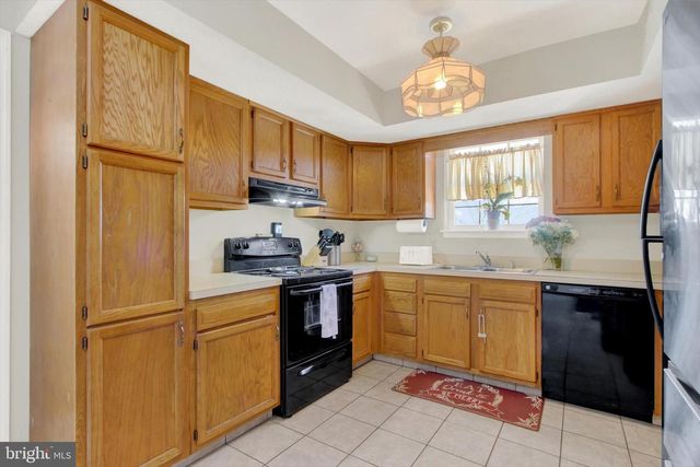 3332 GLEN HOLLOW DR, Dover, PA 17315