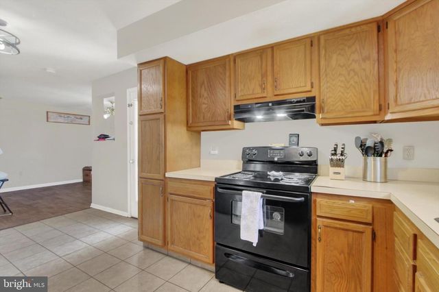 3332 GLEN HOLLOW DR, Dover, PA 17315