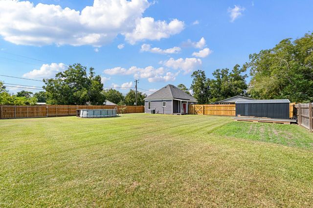 193 Elm Street, Blessing, TX 77419