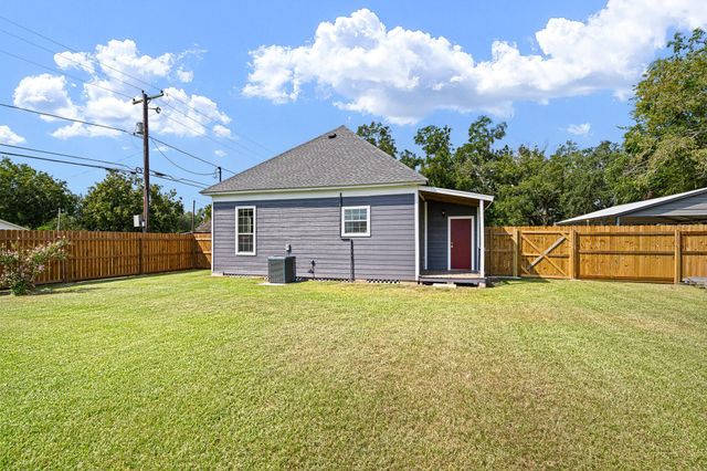 193 Elm Street, Blessing, TX 77419